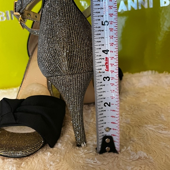 Sz8 Gianni Bini - glittery gold/silver BOW heels - Picture 4 of 6